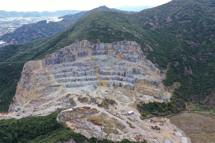 1692855571109201.jpg 4-三門縣健跳鎮其頭山建筑石料礦山照片.jpg